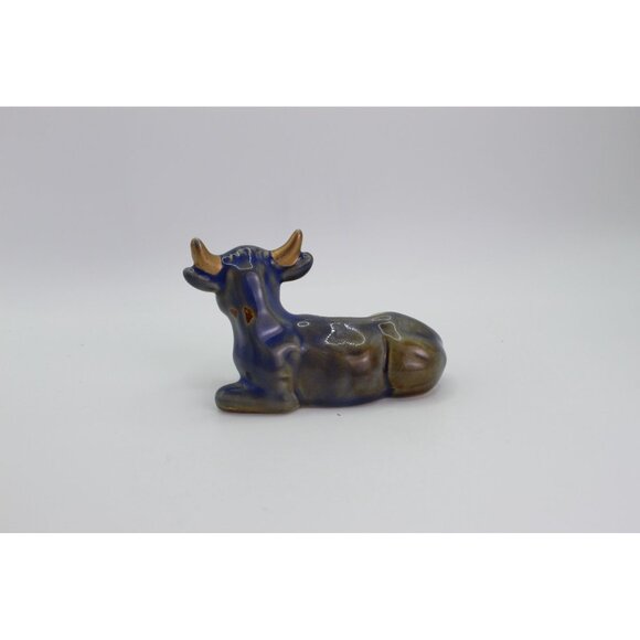 Vintage Hand-Painted Laying Nativity Cow Figurine - Picture 2 of 6